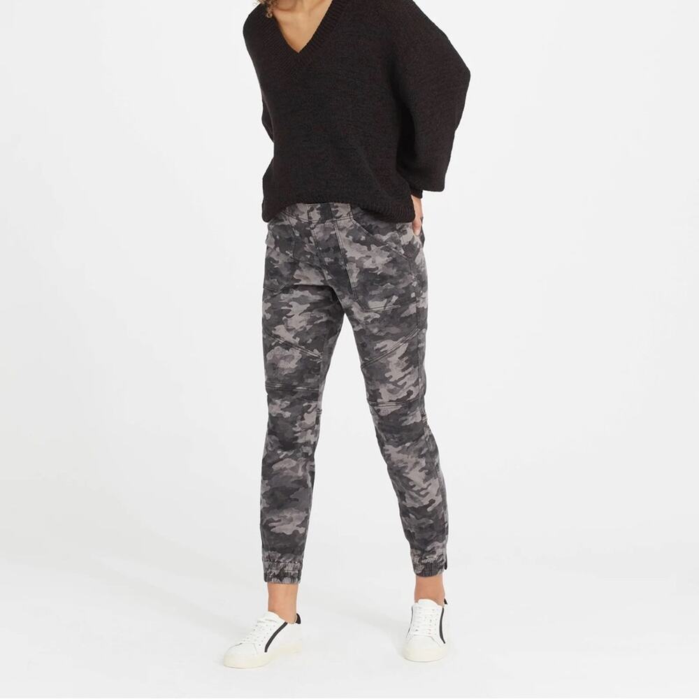 SPANX Stretch Twill Cargo Jogger Pants Blackwash Camo